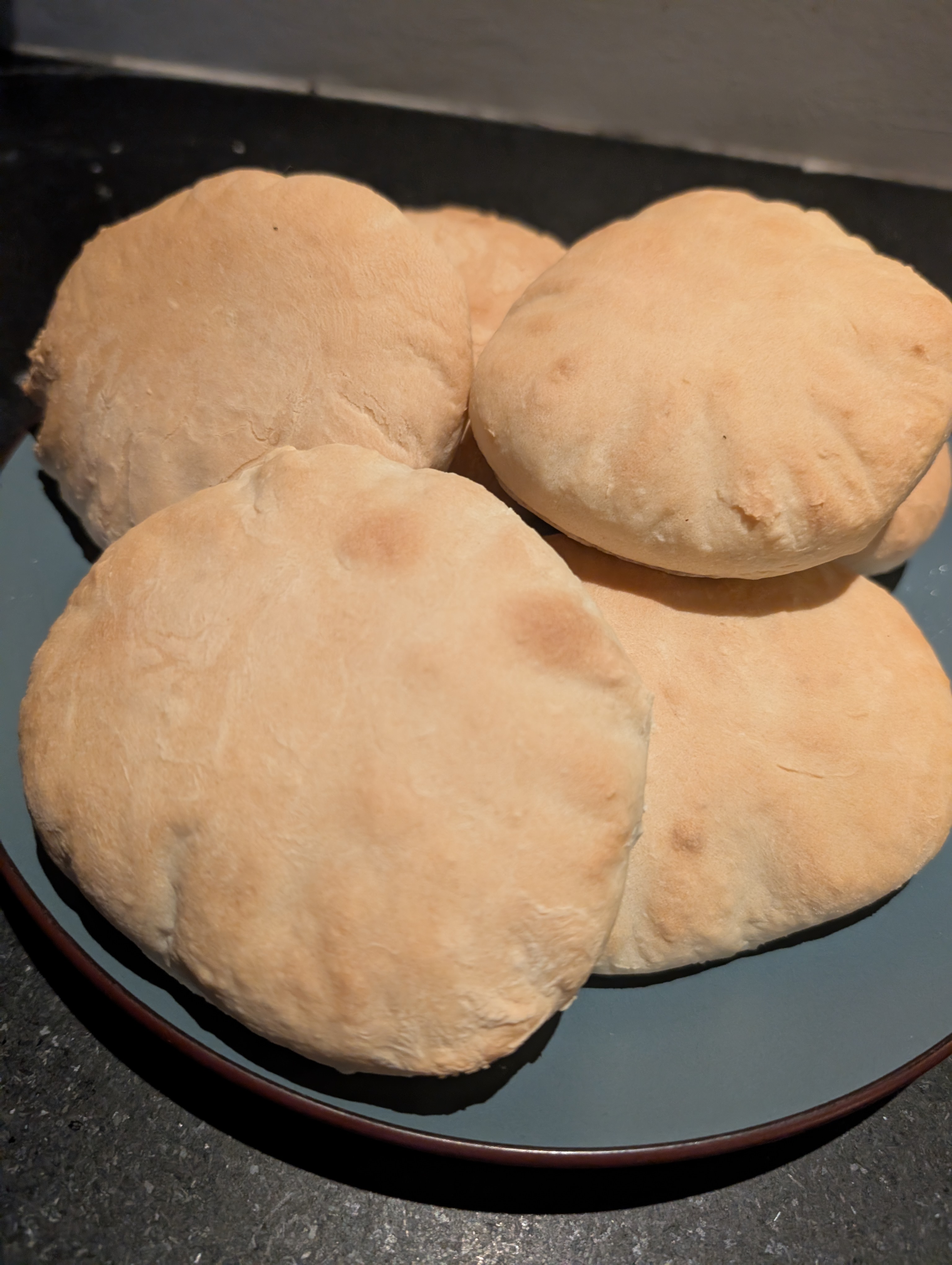 Lekkere pitabroodjes maken, zacht, luchtig en vers uit de oven