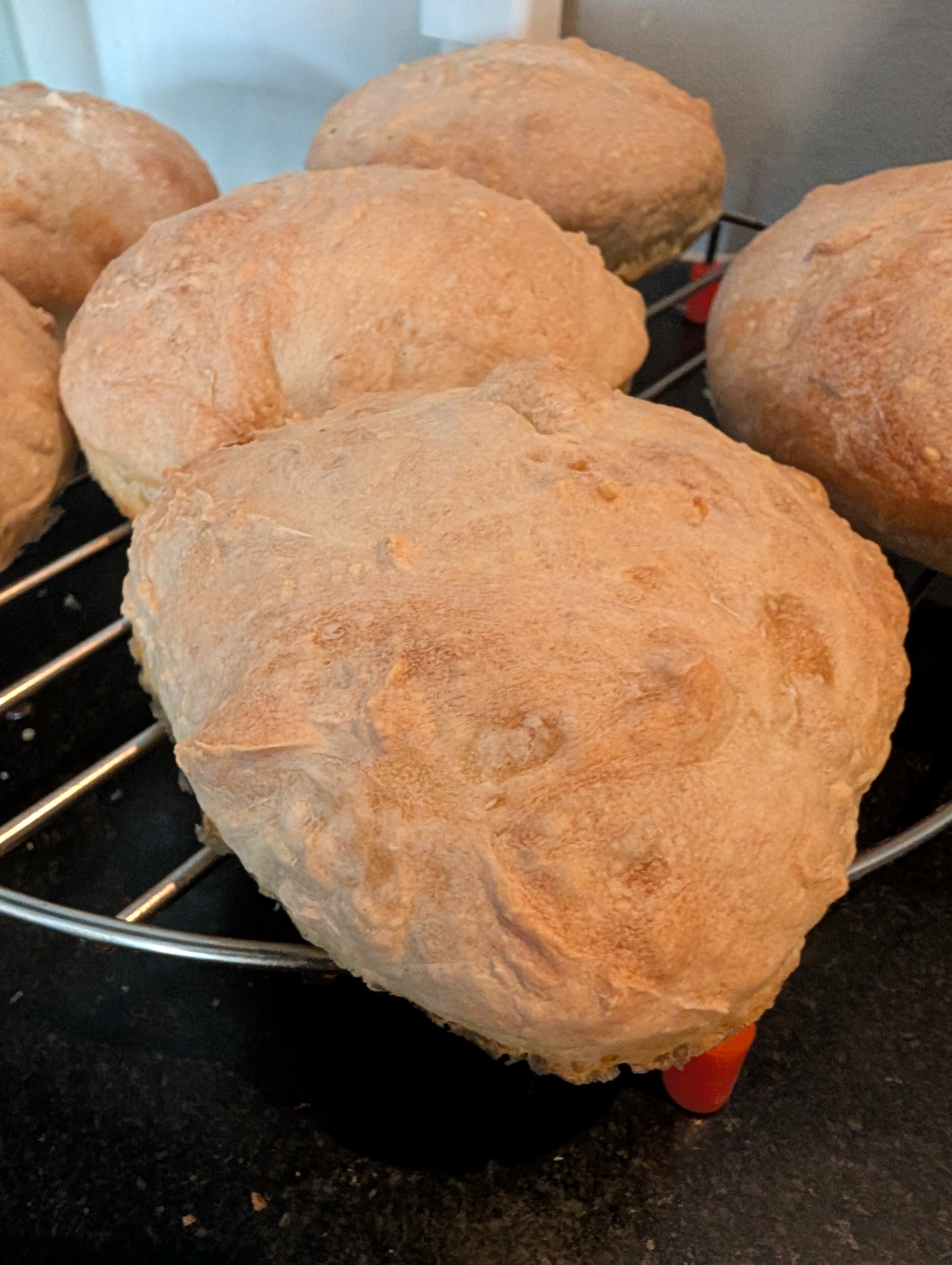 Kidsproof broodjes bakken (makkelijk & leuk om samen te doen!)